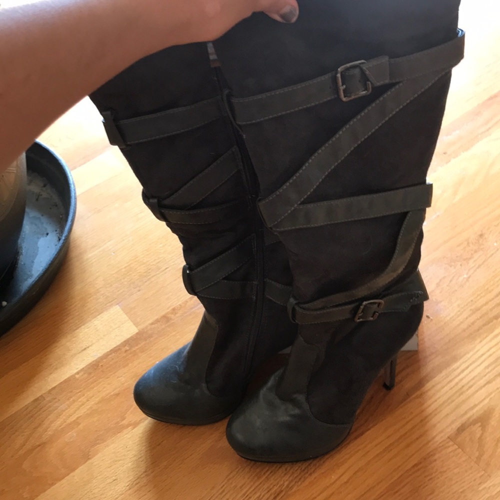 Grey High heel buckle boots with zipper